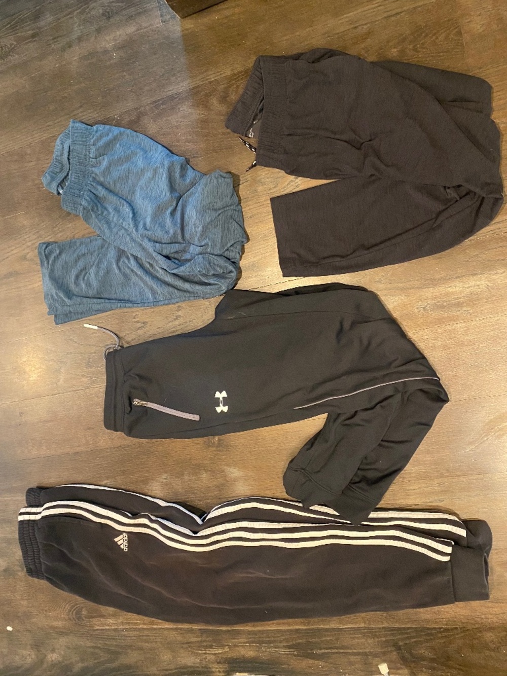 YOUTH athletic pants. 4 pairs  Sz youth xl and L
